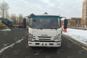 Автогудронатор на шасси ISUZU 4х2 дв 139kw, бочка 4000л. Фото 2