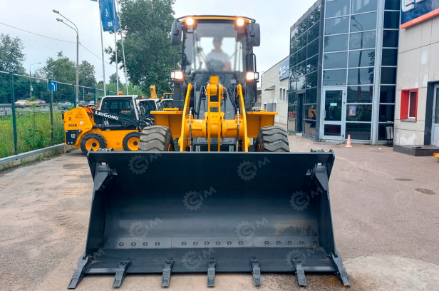 Фронтальный погрузчик LiuGong 835H джойстик. Фото 3