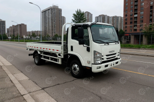 Бортовой грузовик ISUZU 4x2 дв 96kw KV100 гп 5т кузов 4205х2100х400. Фото 1