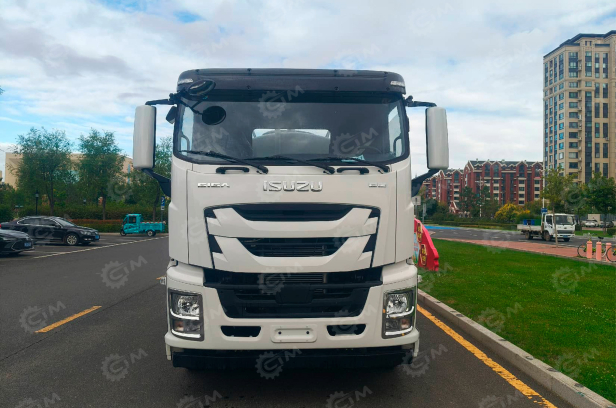 Мусоровоз на шасси ISUZU 4x2 дв 177Kw объем 16м3+2м3 загрузочный бункер, задняя загрузка. Фото 2