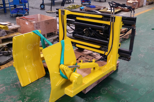 Шинный захват 30C-THD-B002 на телескопический погрузчик Yugong TR3510. Фото 2