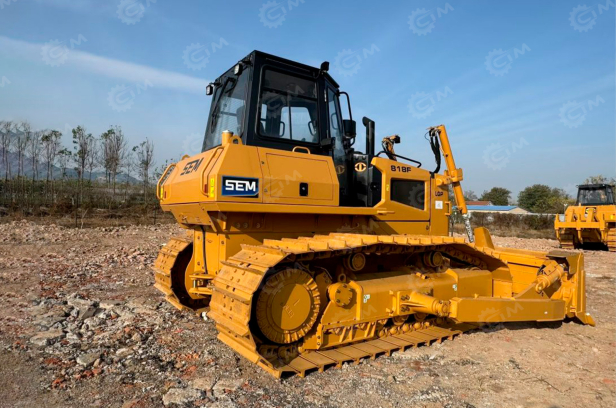 Бульдозер SEM 818F болотоход	с кондиционером, ширина гусеницы 950мм, ROPS, предпусковой подогреватель двигателя, система безопасности. Фото 2