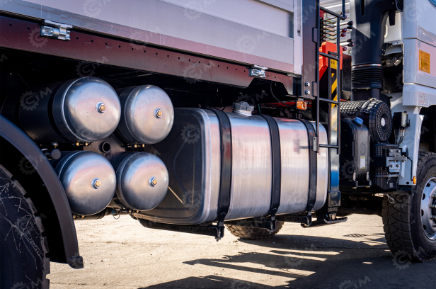 Бортовой грузовик SHACMAN 6x6 Х3000 дв 430 лс кму KS 2056 SM гп 7т кузов 6500х2550х600 сертифицированная корзина. Фото 4