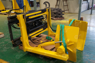 Шинный захват 30C-THD-B002 на телескопический погрузчик Yugong TR3510. Фото 1