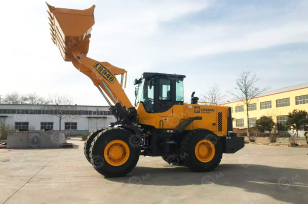 Фронтальный погрузчик YUGONG 946 гп 4т ковш 2,3м3, джойстик, предпусковой подогреватель двигателя, кондиционер, высота разгрузки 3,7м, автономный отопитель салона, централизованная система смазки. Фото 1