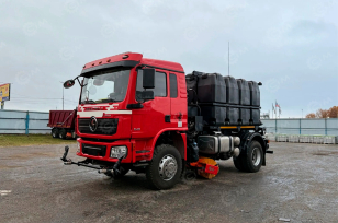 Комбинированная уборочная машина на базе шасси Shacman L3000 4х2 дв 174 Kw пластиковый бак 10м3 средняя щетка. Фото 1
