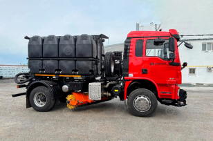 Комбинированная уборочная машина на базе шасси Shacman L3000 4х2 дв 174 Kw пластиковый бак 10м3 средняя щетка. Фото 4