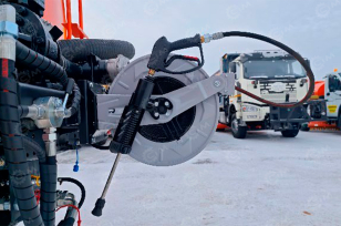 Комбинированная уборочная машина на базе шасси Shacman L3000 4х2 дв 174 Kw пластиковый бак 10м3 средняя щетка. Фото 5