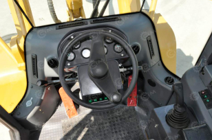 Фронтальный погрузчик Yineng YN940 гп 4т ковш 2,3м3 джойстик. Фото 4