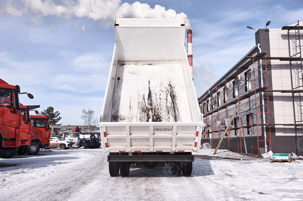 Самосвал ISUZU 4x2 дв 139kw средний подъёмник П-образный кузов гп 6 тонн 2024г.в.. Фото 2