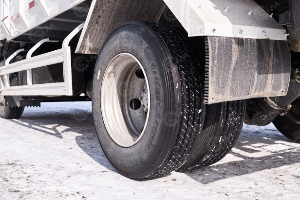 Самосвал ISUZU 4x2 дв 139kw средний подъёмник П-образный кузов гп 6 тонн 2024г.в.. Фото 8