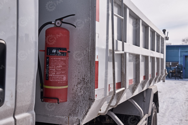 Самосвал ISUZU 4x2 дв 139kw средний подъёмник П-образный кузов гп 6 тонн 2024г.в.. Фото 9