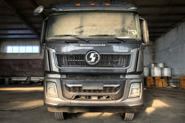 Тягач SHACMAN 6×6 SX425863385 двускат кабина X5000, двигатель WP13.550E501. Фото 5