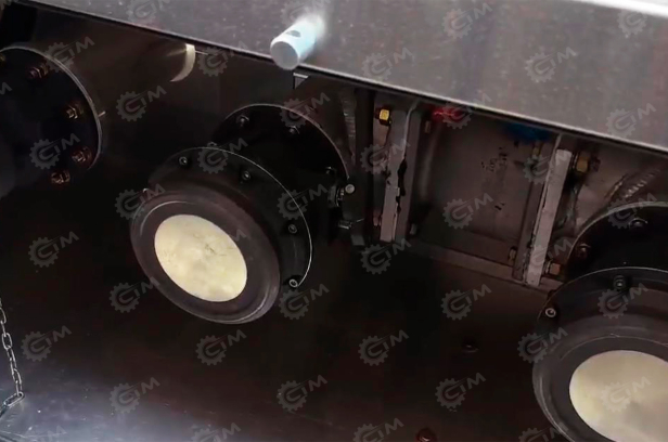 Бензовоз на шасси ISUZU 4х2 дв 133kw бочка 8м3 с системой заправки. Фото 2