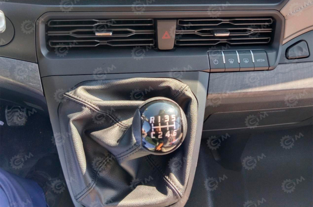 Микроавтобус пассажирский FОRD ТRАNSIТ T8 МКПП, 18 мест, средняя крыша, высокая комплектация. Фото 6