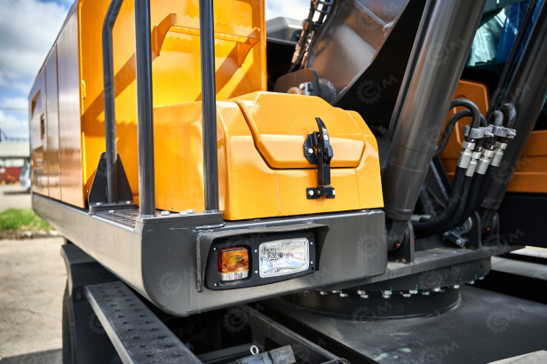 Экскаватор колесный YUGONG YG180 с подъемом кабины, лесозахват. Фото 2