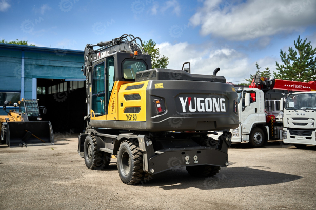 Экскаватор колесный YUGONG YG180 с подъемом кабины, лесозахват. Фото 11