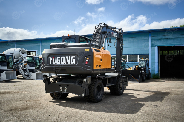 Экскаватор колесный YUGONG YG180 с подъемом кабины, лесозахват. Фото 13