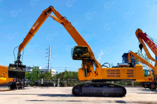 Перегружатель гусеничный BADA WYS80 с грейферным захватом. Фото 1