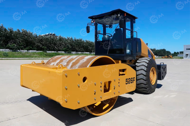 Каток грунтовый вибрационный SEM526F масса 26т. Фото 3