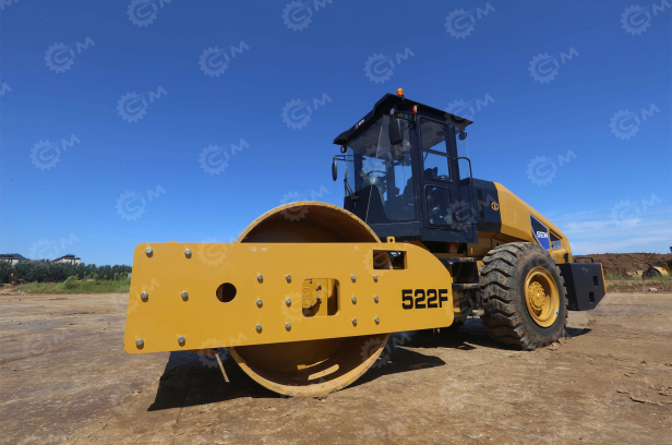 Каток грунтовый вибрационный SEM522F масса 22т. Фото 3