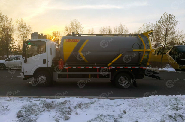 Илосос на шасси ISUZU 4x4 дв 139kw бочка 10м3 насос Jurop DL 250, подогрев бочки. Фото 2