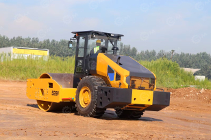 Каток грунтовый вибрационный SEM526F масса 26т. Фото 4