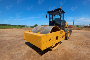 Каток грунтовый вибрационный SEM520F масса 20т. Фото 1