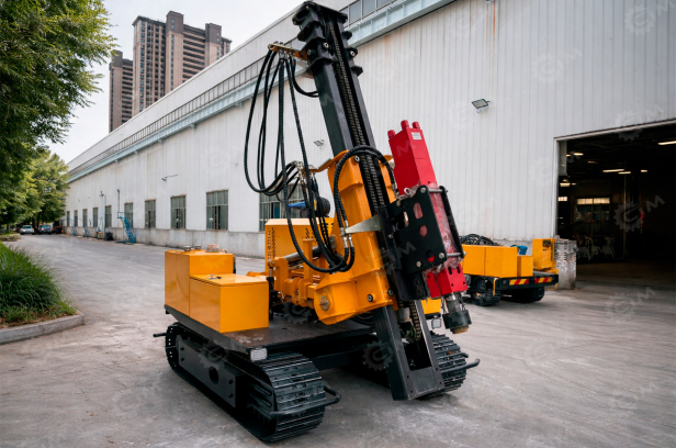 Сваебойная установка (вдавливатель дорожного ограждения) HENGXING HX-R6 (стальные гусеницы). Фото 2