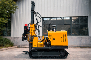 Сваебойная установка (вдавливатель дорожного ограждения) HENGXING HX-R6 (стальные гусеницы). Фото 1