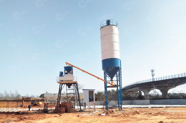 Бетонный завод HZS35 (зимний вариант)с силосом 50т, шнековый конвейер, бункер 3 шт. Фото 2