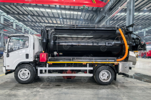 Илосос с размывом (каналопромывочная) на шасси ISUZU 6x4 дв 309kw бочка для сточных вод 15 м³, чистой воды 5м³ насос JUROP DL300 задняя крышка открывается, нержавеющий отражатель, насос PINFU255, ПДУ. Фото 4