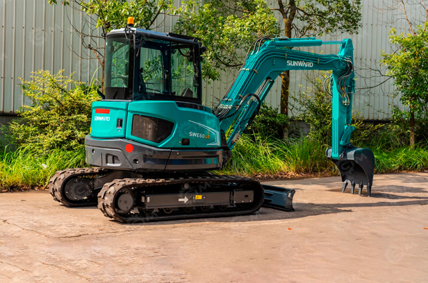 Мини-экскаватор Sunward SWE60F-3 быстросъем, гидромолот, резиновые накладки, фреза для асфальта PХ400. Фото 3