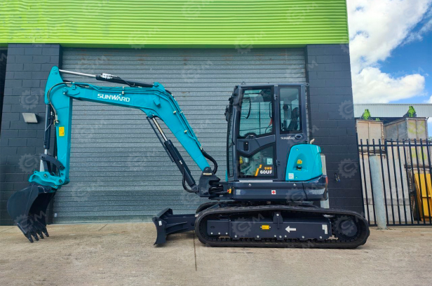 Мини-экскаватор Sunward SWE60F-3 быстросъем, гидромолот, резиновые накладки, фреза для асфальта PХ400. Фото 7