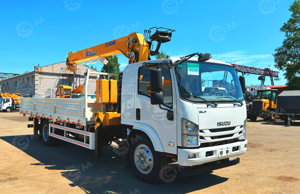 Бортовой грузовик ISUZU 4x2 дв 139kw гп 6т, c КМУ XCMG SQS157 гп 6,3т 4 секции 12.8м кузов 6000*2400*550 колеса 8.25R20 спальник, задние аутригеры, алюминиевый борт, корзина. Фото 9