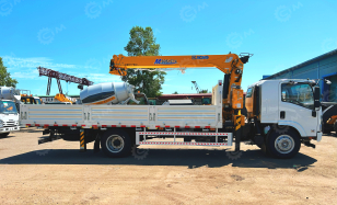 Бортовой грузовик ISUZU 4x2 дв 139kw гп 6т, c КМУ XCMG SQS157 гп 6,3т 4 секции 12.8м кузов 6000*2400*550 колеса 8.25R20 спальник, задние аутригеры, алюминиевый борт, корзина. Фото 8