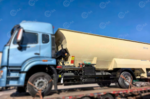 Смеситель кормораздатчик на шасси ISUZU 4х2 дв 177kw 24m³. Фото 1