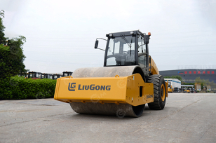 Каток грунтовый LiuGong 6620EG4 масса 20т. Фото 1