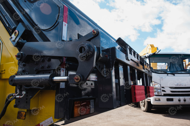 Мусоровоз на шасси ISUZU 4x2 дв 151Kw гп 9 т, объем 10м3. Фото 10