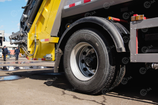 Мусоровоз на шасси ISUZU 4x2 дв 151Kw гп 9 т, объем 10м3. Фото 12