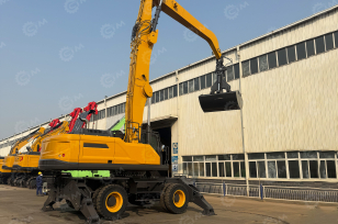 Перегружатель колесный XCMG XE480WGM с подъёмной кабиной, грейферный ковш 3,5м3, лепестковый грейфер, магнит со станцией. Фото 1