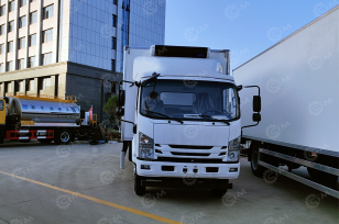 Фургон рефрижератор на шасси ISUZU 4х4 дв 96Kw гп 4т фургон 4080х2100х2100 Холодильная установка Carrier C400. Фото 1