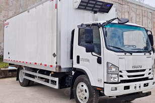 Фургон рефрижератор на шасси ISUZU 4х2 дв 139kw гп  5 тонн (фургон 6880х2090х2070, холодильная установка Carrier D7). Фото 1