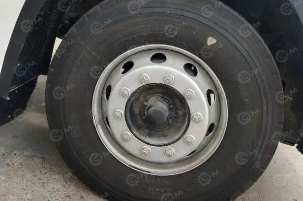 Автобетоносмеситель на шасси ISUZU 8x4 дв 309 Kw, бочка 7м3 с распределительной стрелой 28м и насосом. Фото 4