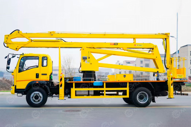 Автовышка коленчатая Qingling GKS28 на шасси ISUZU 4Х2 дв 151kw высота подъёма 26м. Фото 2