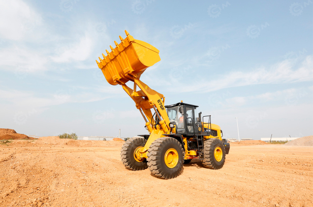 Фронтальный погрузчик Shandong SEM 676F скальный ковш 4,5м3. Фото 2