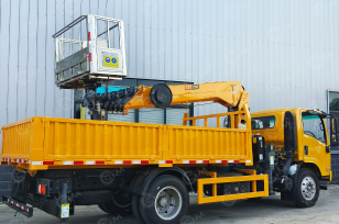 Бортовой грузовик ISUZU 4x2 самосвальный кузов дв 151kw кабина Elf гп 6т с кму гп 5т высота подъема 17м, с корзиной, кузов 6000х2400х550. Фото 1