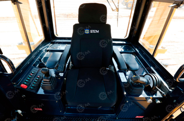 Бульдозер SEM 824F с кондиционером, ROPS/FOPS, 3-х зубым рыхлителем. Фото 3