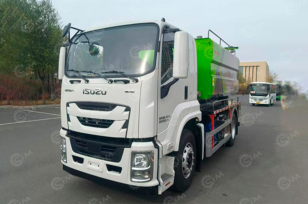 Илосос с размывом на шасси ISUZU 4x2 дв 151kw сточные воды 8м³, чистая вода 4м³ насос SK-15 рукав 100м, подогрев чистой воды, подъём 45°, лист нержавейки, мойка, поворотный барабан, шлангоукладчик. Фото 1