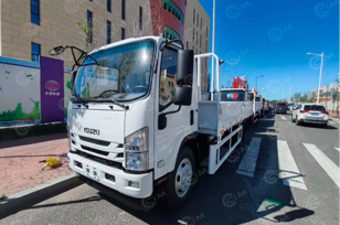 Бортовой грузовик ISUZU 4x4 дв 151kw кабина Elf кузов 6200х2400х550. Фото 1